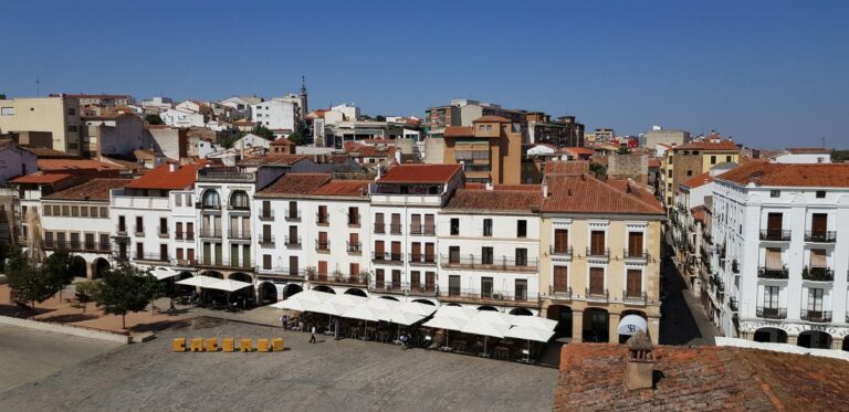 Lee más sobre el artículo En marcha las ayudas europeas para rehabilitar viviendas en Extremadura